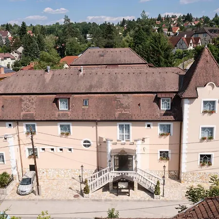 Kikelet Club Szálloda