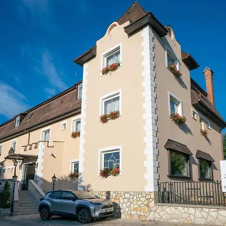 Kikelet Club Szálloda 3*