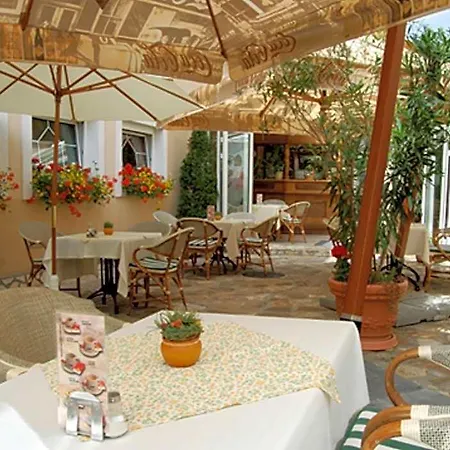 Kikelet Club Szálloda 3*